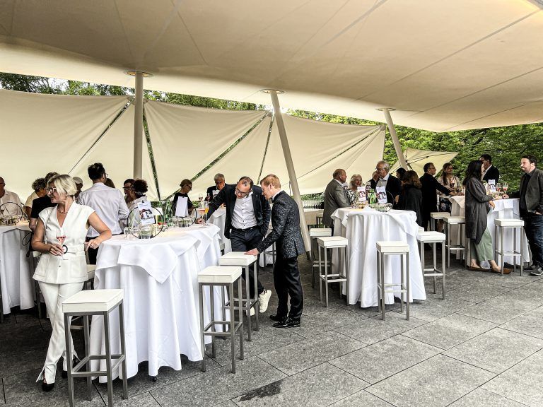 Die überdachte Terrasse erwies sich als vorteilhaft
