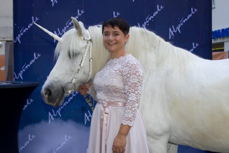 Einhorn kam zu Manuela Mylonas 10 Jahre Jubiläum FRANC