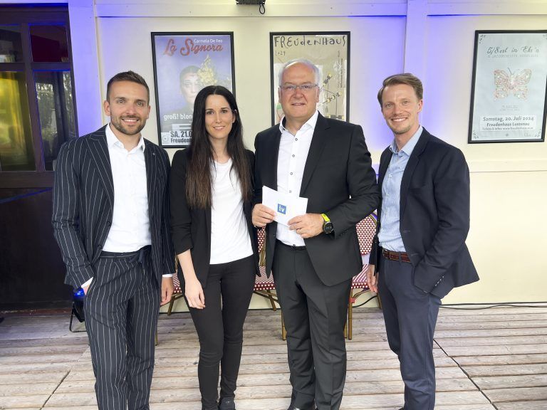 Feierten den IV Sommerempfang im Freudenhaus: Christian Zoll, Anna Hilti, Präs. Elmar Hartmann und GF Simon Kampl