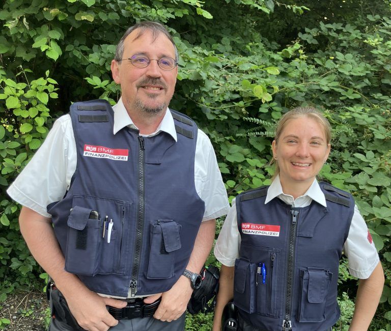 Finanzpolizisten rettteten verletzte Touristin