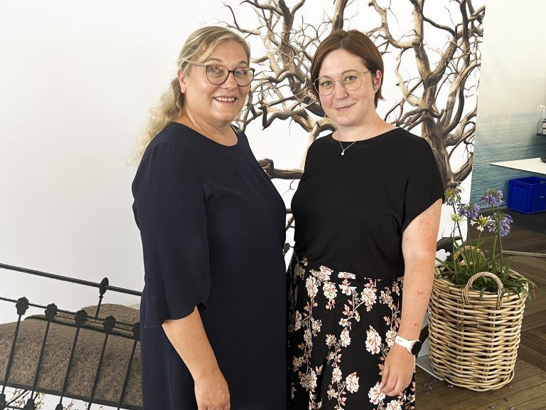 Gebietsmanagerinnen Helga Mangeng und Stefanie Starzer (DM)