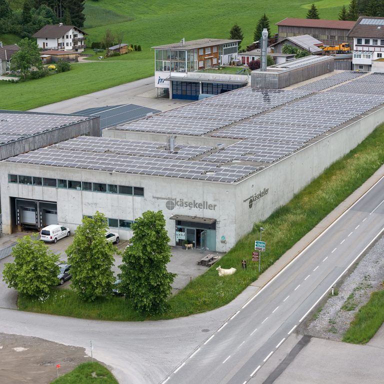 Hansesun realisierte die PV-Anlage des Bregenzerwälder Käsekellers