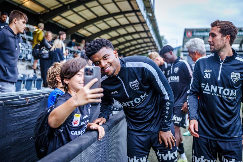 Auf ein Selfie mit den Altach-Spielern