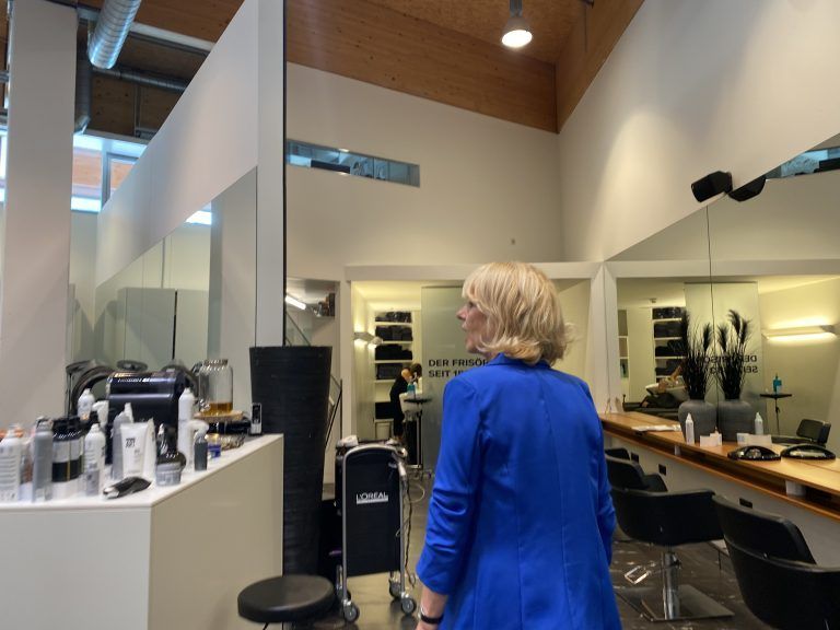 Seit 50 Jahren Friseurin: "Ich könnte jederzeit aufhören"