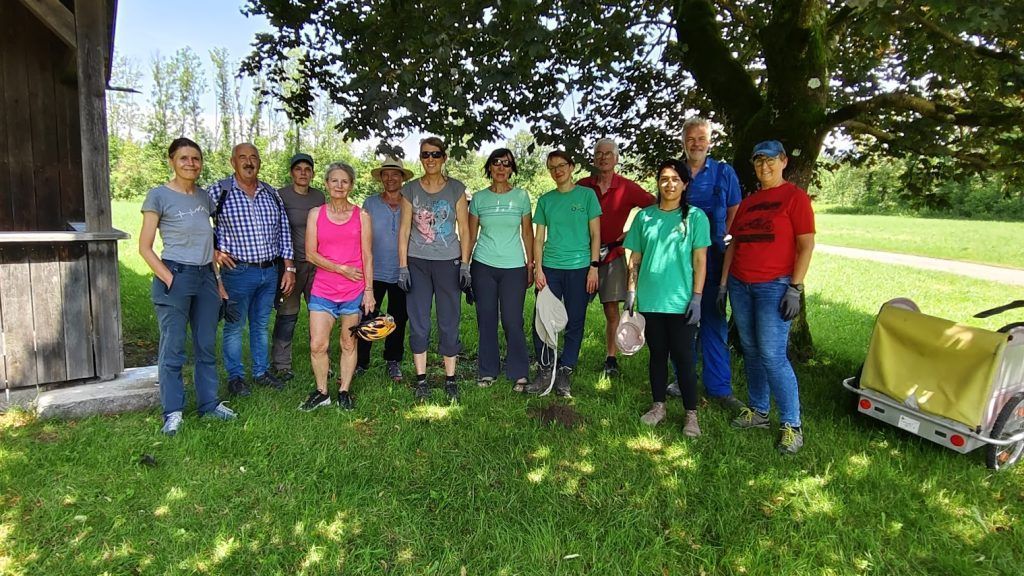 Freiwillige bekämpfen invasive Arten im Natura 2000-Gebiet Bangs-Matschels