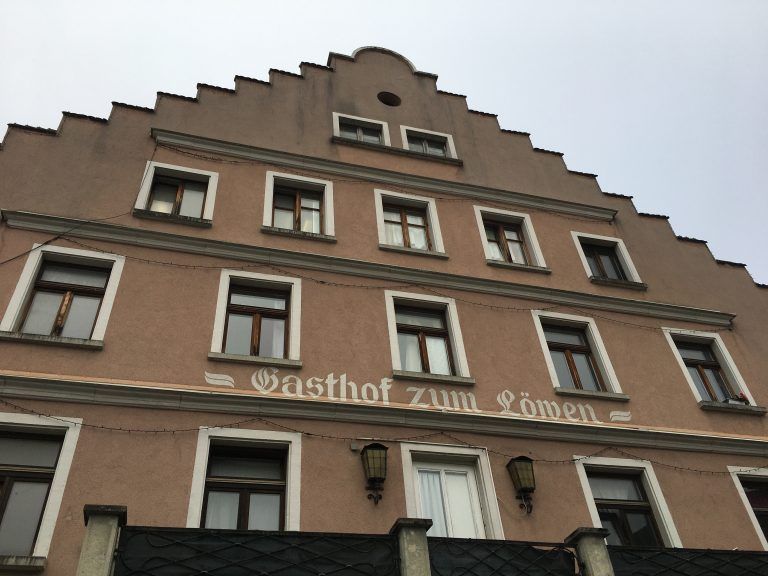 Flüchtlingscamp Löwen Hard Schließung - Flüchtlinge suchen neue Bleibe