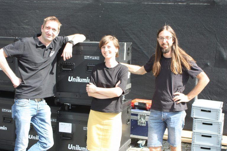 Altes Kino Geschäftsführerin Katharina Leissing, Obmann Michael Mathis (l.) und Tonmeister Andreas Graber freuen sich auf das Open Air am Marktplatz. - © VN-TK