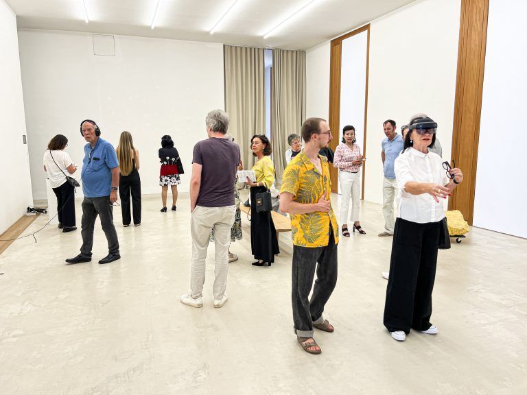 Kunst virtuell erleben hieß es für die Vernissagegänger