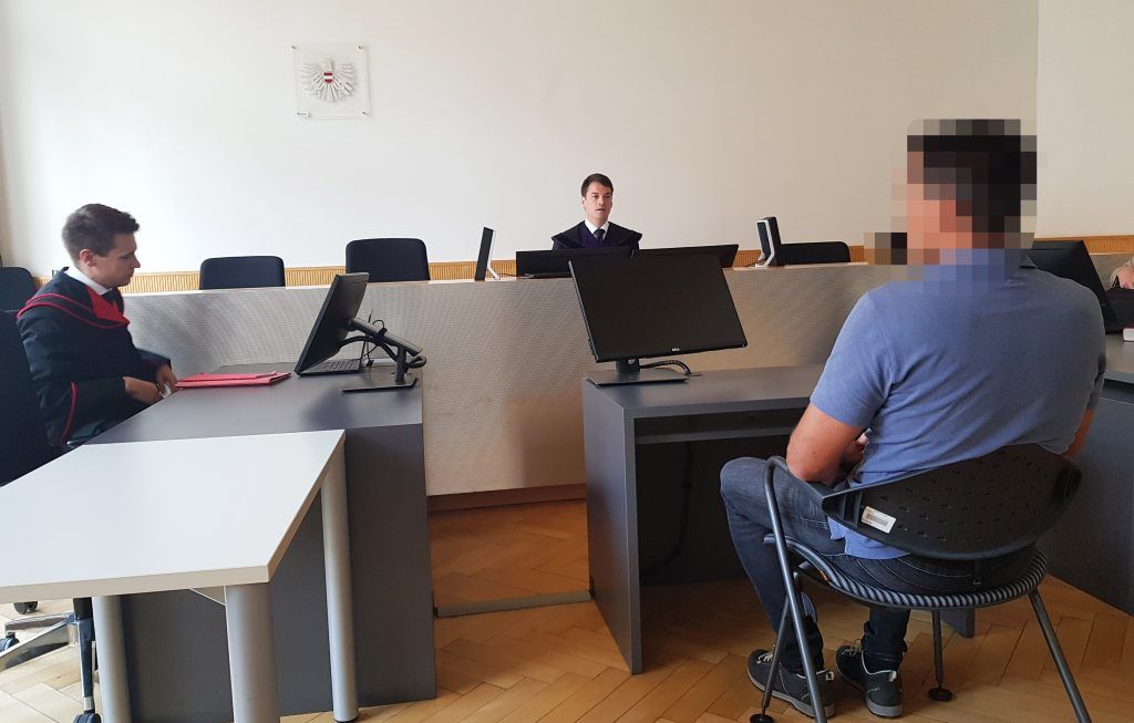 Poolmonteure angeblich mit Kettensäge bedroht