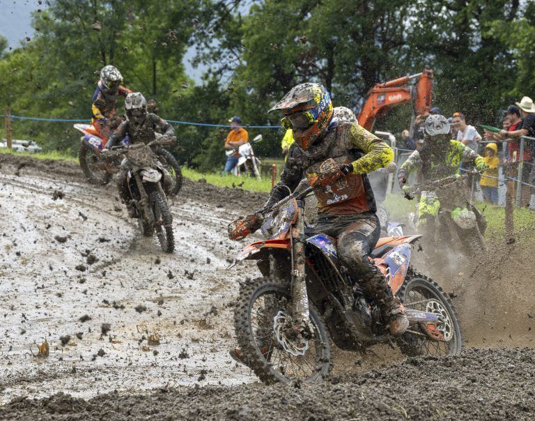 Motocross Montikel 2024 Veranstaltung diverse Rennläufe Publikum Rennen