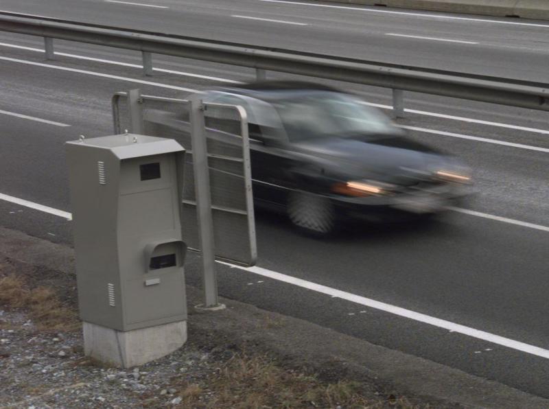 Vater mit Familie raste mit 180 km/h auf der S16