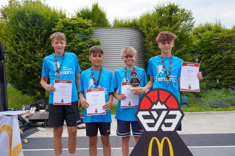 Die erfolgreichen Nenzinger Spieler: Christoph Neumeister, Nolan Schuster, Dennis Fischer und Jonas Flügel. - © Elke Kager Meyer