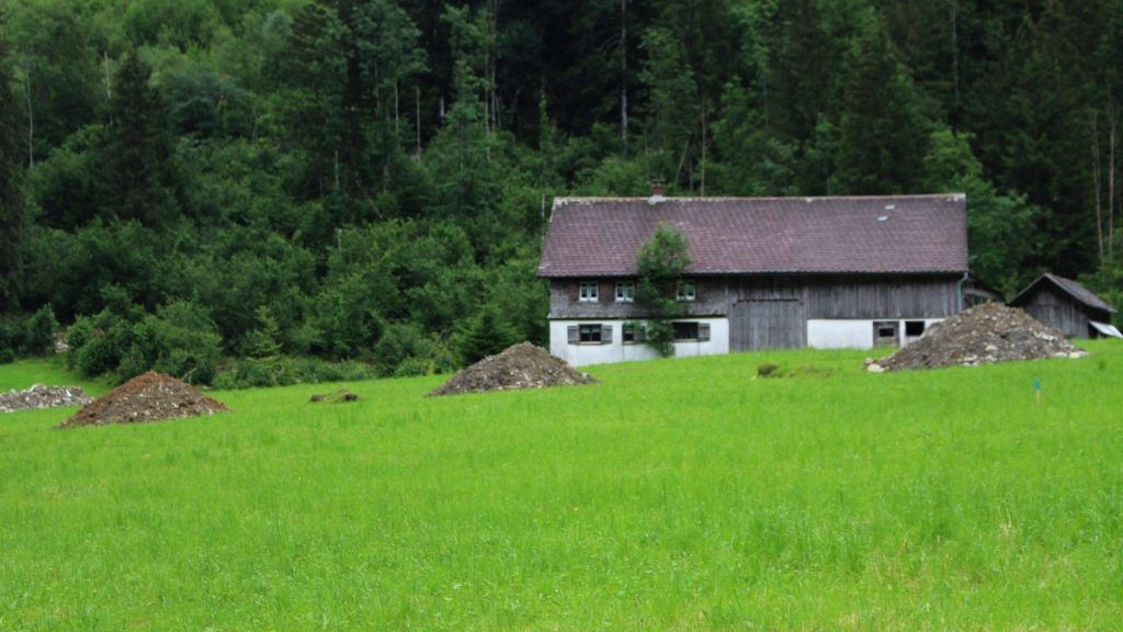 Für die Wälderhalle wird bereits gebaggert
