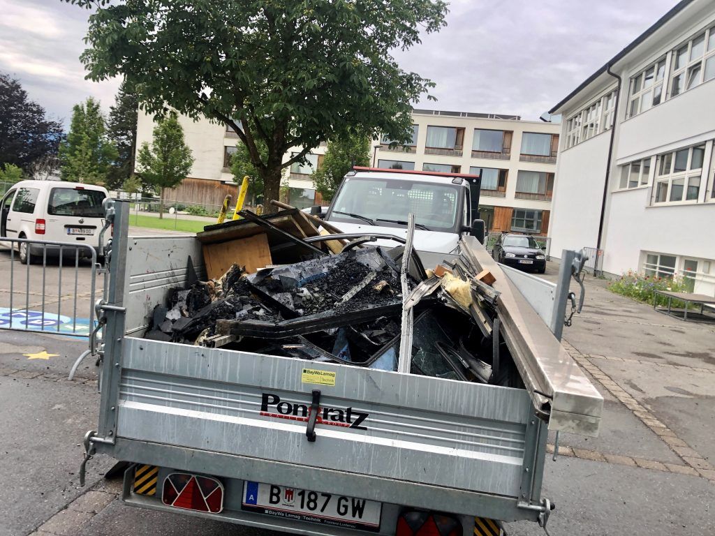 Nach dem Brand an der VS Kirchdorf in Höchst: „Das ganze Haus war voller Rauch, alles ist schwarz“