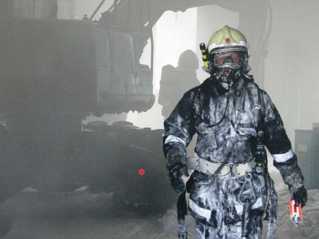 Einer, der für andere durch das Feuer geht