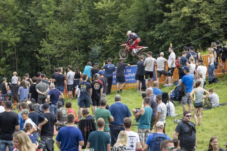 Motocross Montikel 2024 Veranstaltung diverse Rennläufe Publikum Rennen
