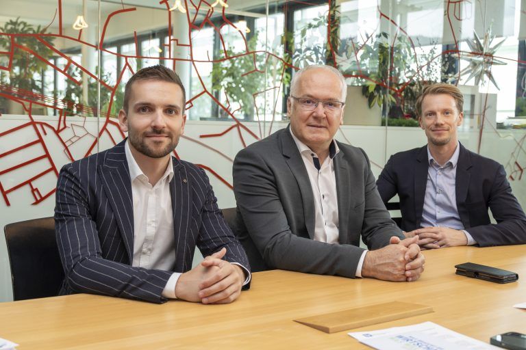 Fotos von Präsident Elmar Hartmann und Simon Kampl (neuer GF IV) und Christian Zoll (bisheriger GF IV)