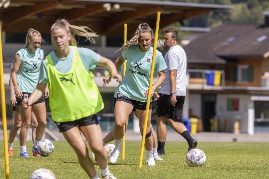 Diese Fußballerin feiert im Ländle ihre Premiere