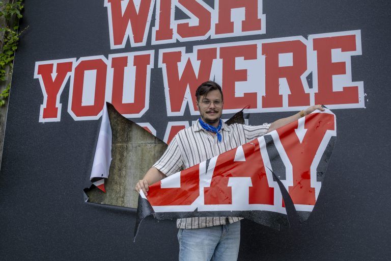 Vandalismus in Bregen KUB Plakate zerstört Ausstellung Wish you were Gay Gay Schriftzug herausgeschnitten Umfrage Personen Meinungen
