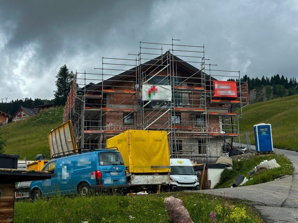 Schwarzbau-Verdacht in Lech: Behörde stoppt Arbeiten