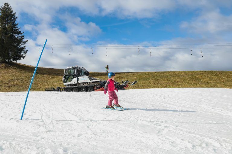 Skibetrieb bei milden temperaturen auf der Kippe, Skigebiet Schetteregg