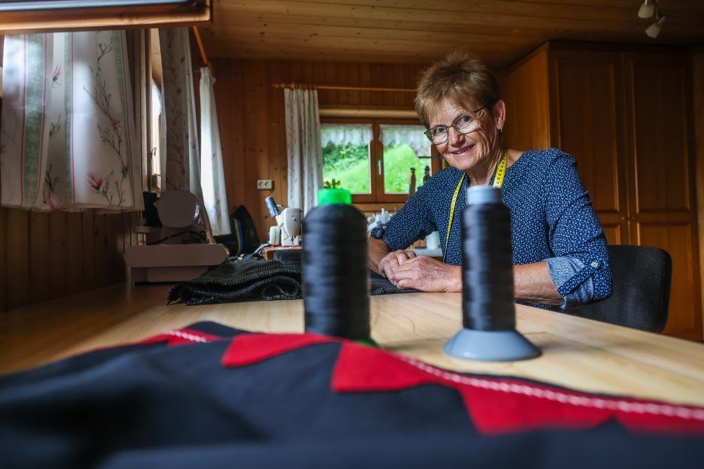 Irmgard Schwärzler führt Stich für Stich eine Tradition fort