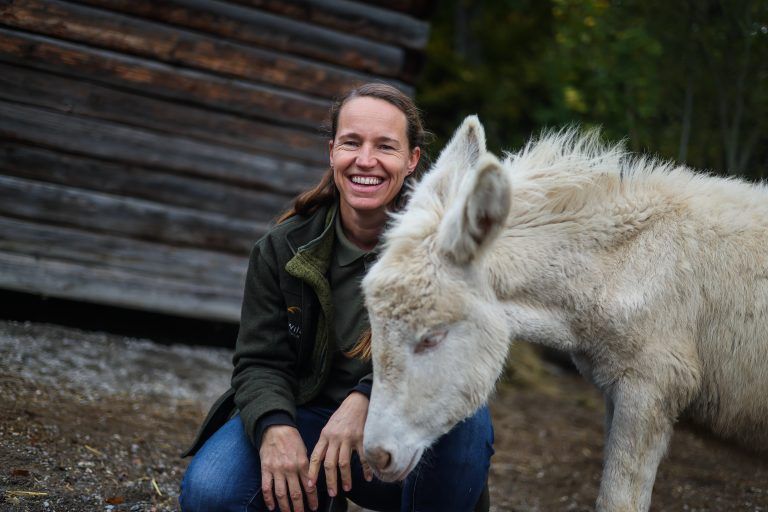 vdt, vorarlberger ber tierpflegerin birgit wedl vom wildpark feldkirch
