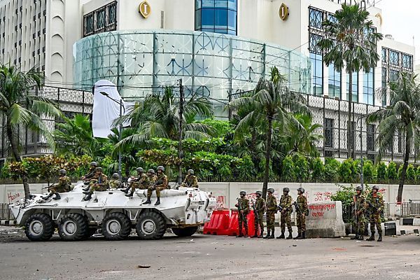 Bangladeschische Regierungschefin zurückgetreten