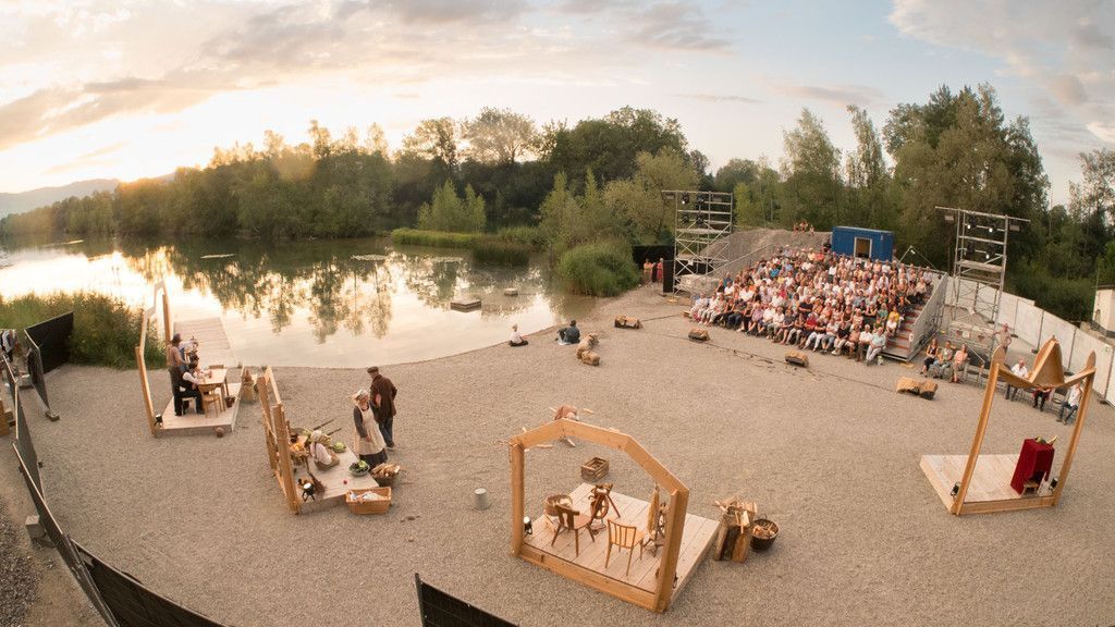 Nostalgie bei der Aufführung „Die Korrektur eines Tunichtguts“ beim Theater im Kies