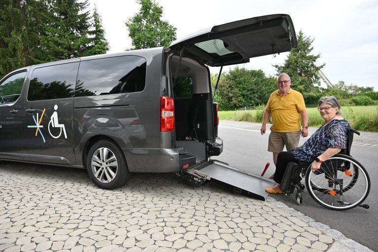 Auch Fahrdienste mit dem behindertengerechten Fahrzeug übernimmt die Seniorenbörse. - „Wir können noch was machen“ - „Wir können noch was machen“