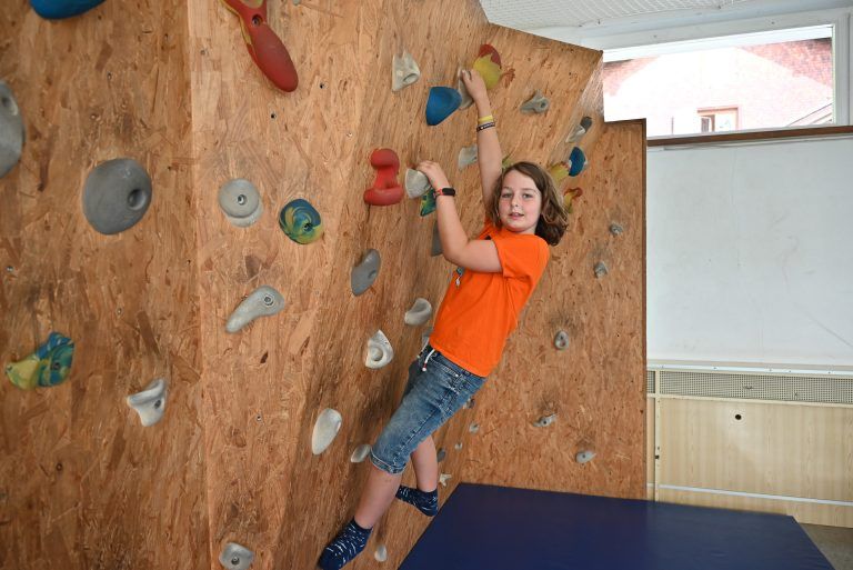 Sogar eine Boulderwand gibt es in Oberbildstein. - Bullerbü-Idylle im Ferienheim Oberbildstein - Bullerbü-Idylle im Ferienheim Oberbildstein