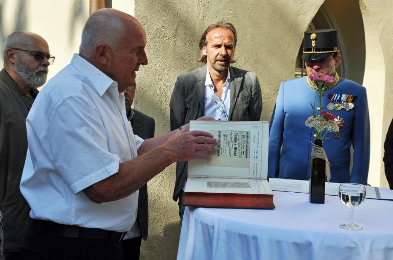 Das Stammbuch enthält auch historische Dokumente. - Stammbuch des Kameradschaftsbunds