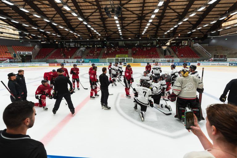 Runderneuerte Pioneers zurück am Eis