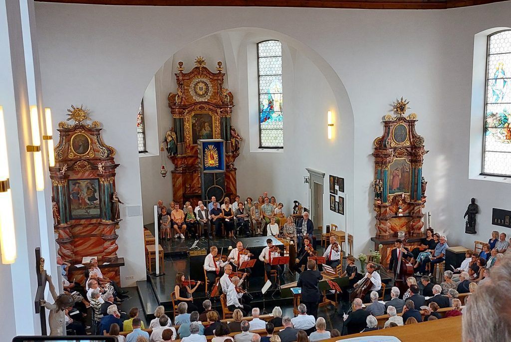 Ein Servus mit Pauken und Trompeten