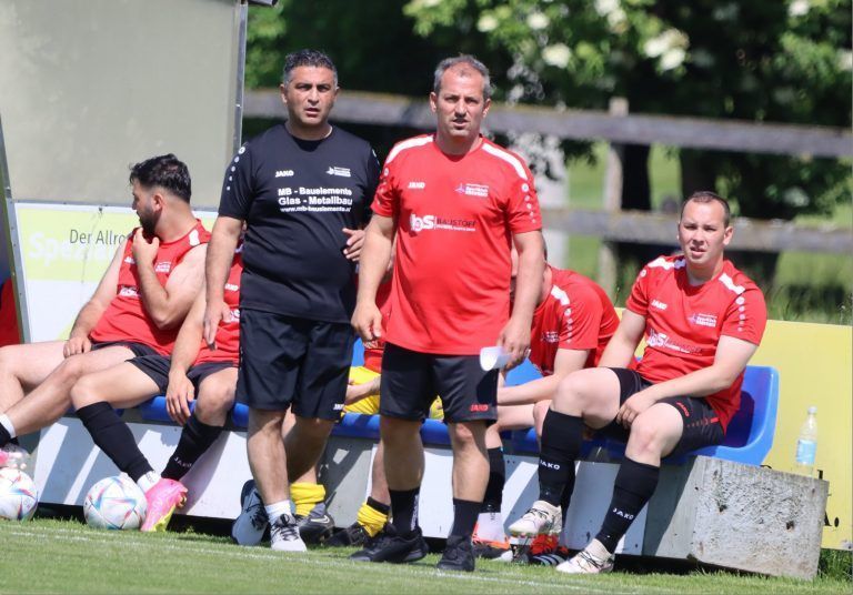 Ergün Karatay (l.) ist nicht mehr Brederis-Trainer. Dogan Uyar (r.) übernimmt interimistisch. - © VN-TK