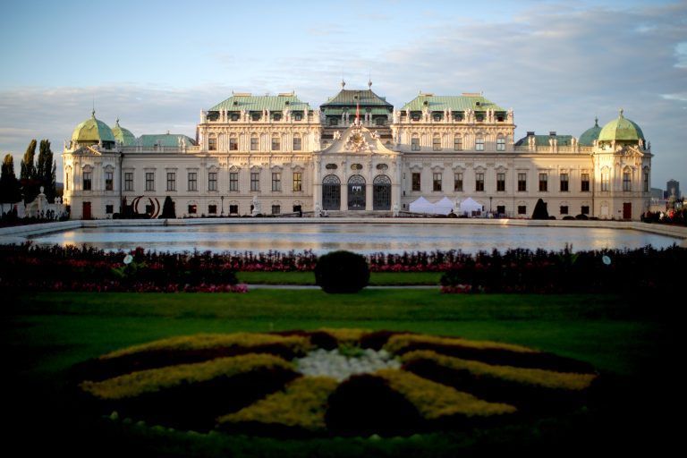 ABD0049_20150422 – WIEN – STERREICH: THEMENBILD – Au§enansicht vom Schloss Belvedere in Wien, aufgenommen am Freitag, 17. Oktober 2014. Das Finale des Eurovision Song Contest 2015 findet am 23. Mai 2015 in der Wiener Stadthalle statt. – FOTO: APA/GEORG HOCHMUTH