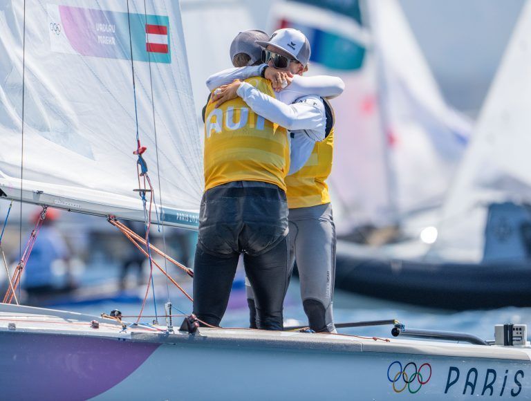 ABD0055_20240808 – PARIS – FRANKREICH: Lukas Mhr und Lara Vadlau (AUT) am Donnerstag, 08. August 2024, whrend. des Medal Race zur 470er-Klasse anl. der Olympischen Sommerspiele 2024, bei Marseille. – FOTO: APA/GEORG HOCHMUTH