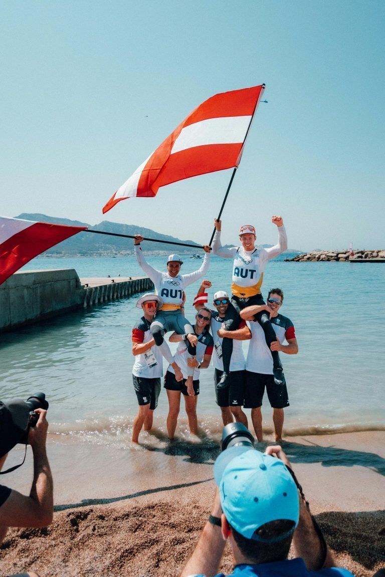 ABD0078_20240808 – PARIS – FRANKREICH: ++ HANDOUT ++ Lukas Mhr und Lara Vadlau (AUT) jubeln am Donnerstag, 08. August 2024, ber die Goldmedaille anl. des Medal Race zur 470er-Klasse im Rahmen der Olympischen Sommerspiele 2024, bei Marseille. – FOTO: APA/OC/MICHAEL MEINDL – ++ WIR WEISEN AUSDRCKLICH DARAUF HIN, DASS EINE VERWENDUNG DES BILDES AUS MEDIEN- [&hellip;]