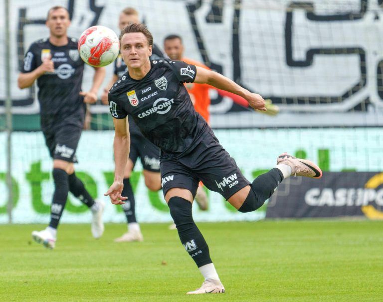 ABD0123_20240803 – ALTACH –
STERREICH: Lukas Fridrikas (Altach) whrend der Admiral Bundesliga- Begegnung / 1. Runde zwischen Cashpoint SCR Altach und WSG Tirol am Samstag, 03. August 2024, in Altach. – FOTO: APA/DIETMAR STIPLOVSEK