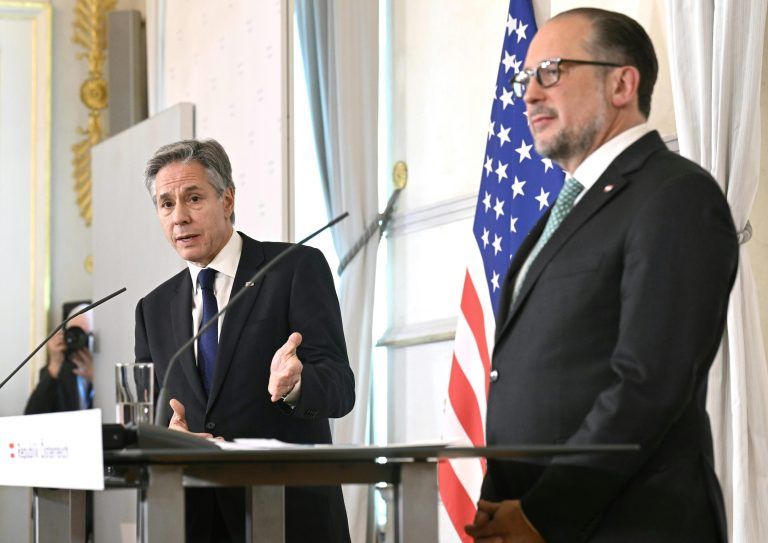 ABD0152_20240315 – WIEN –
STERREICH: US-Au§enminister Antony Blinken (l.) und
sterreichs Au§enminister Alexander Schallenberg (
VP) am Freitag, 15. Mrz 2024, im Rahmen einer Pressekonferenz im Bundeskanzleramt in Wien. – FOTO: APA/HELMUT FOHRINGER