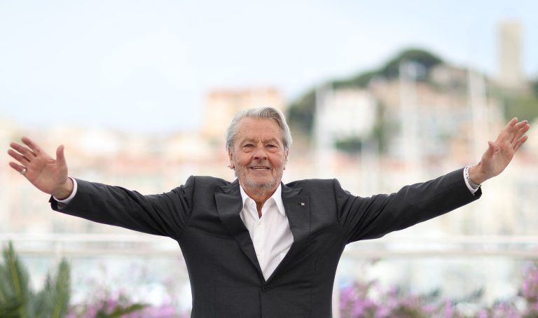 FILES-FRANCE-CINEMA-DELON-OBIT