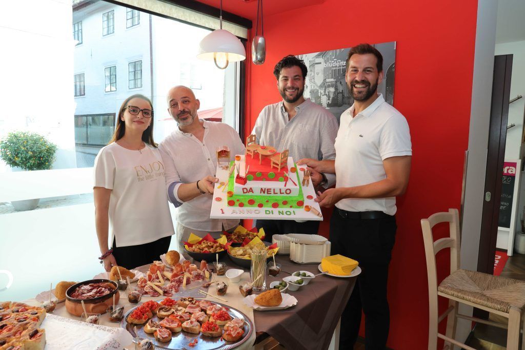 Ein-Jahres-Fest in Cafè, Ristorante, Pizzeria „Da Nello“