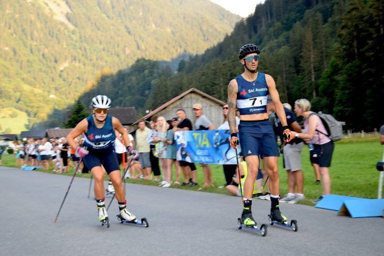 FIS Sommer Grand Prix und FIS Youth Cup, Montafon Nordic Sportzentrum, Schanzenanlage, Bewerb, Anlage tagsüber und am Abend während der Siegerehrung