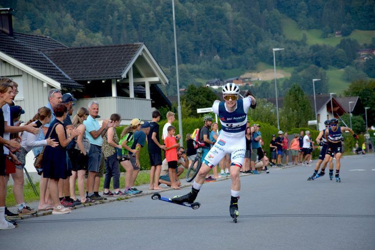 FIS Sommer Grand Prix und FIS Youth Cup, Montafon Nordic Sportzentrum, Schanzenanlage, Bewerb, Anlage tagsüber und am Abend während der Siegerehrung