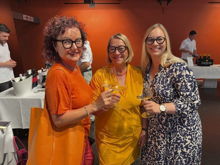Elke Spiegel kam mit Ursula und Anna Maria Schnell
