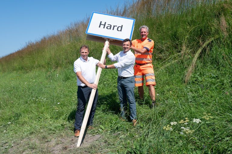 Erstes nachwachsendes Ortsschild Vorarlbergs