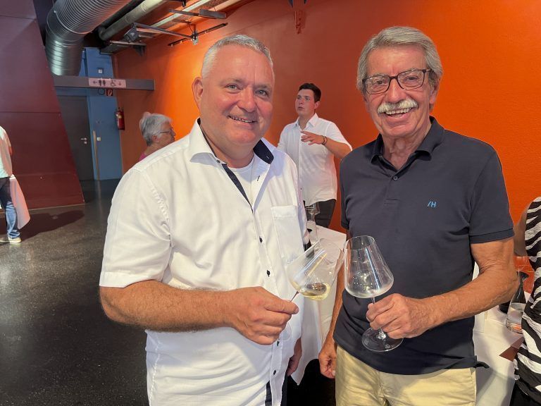 Franz Dex (Bildungshaus Batschuns) und Robert Seisenbach auf Wein-Reise