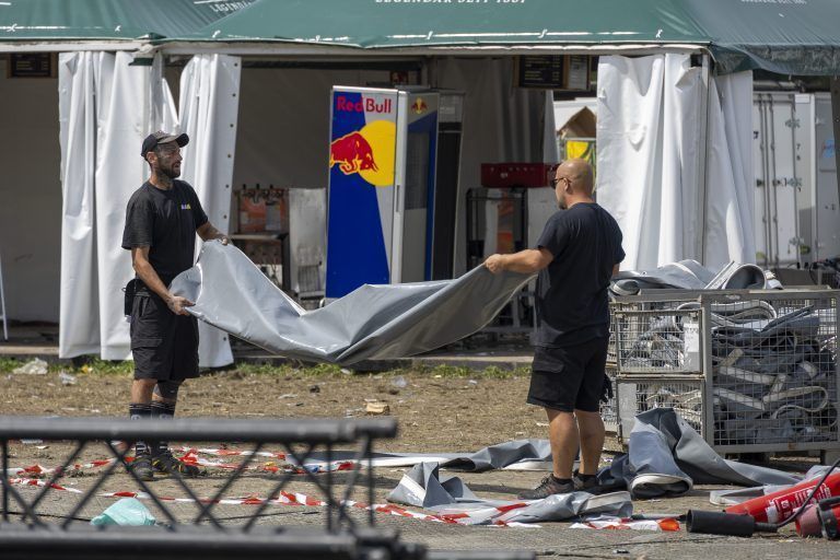 Szene Open Air Abbau Aufräumen