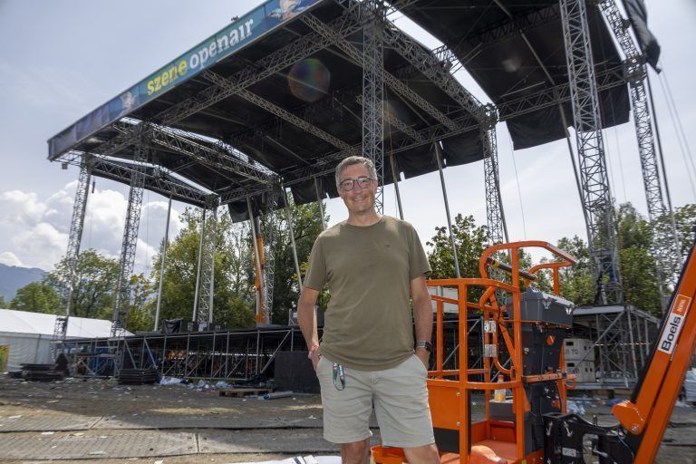 Szene Open Air Abbau Aufräumen