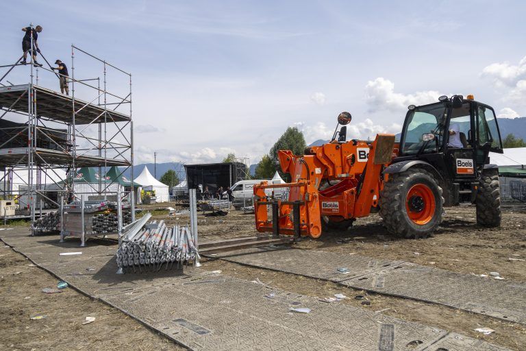 Szene Open Air Abbau Aufräumen